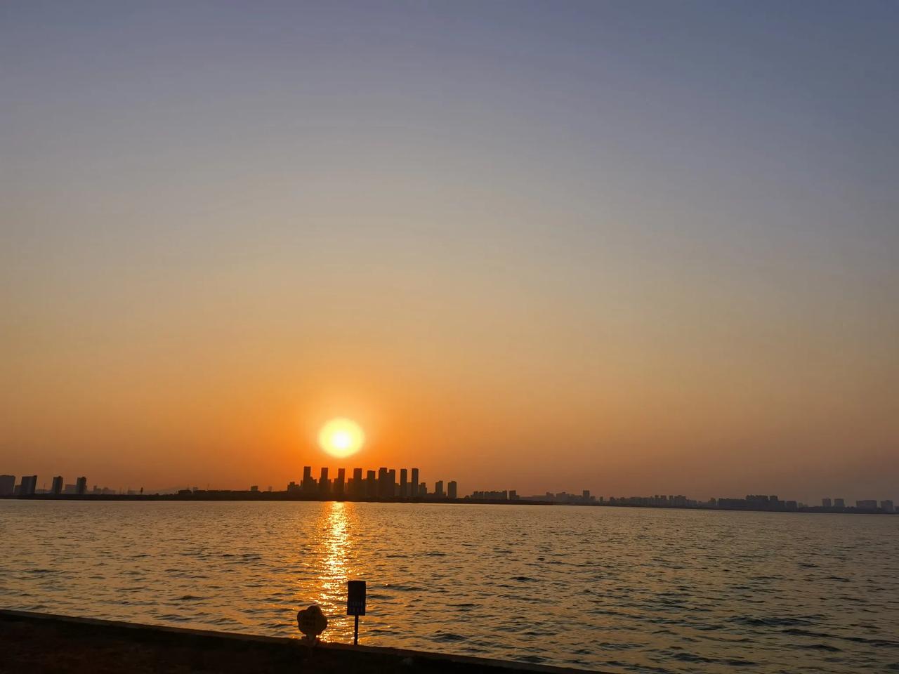 春日生活打卡季苏州湖畔夕阳