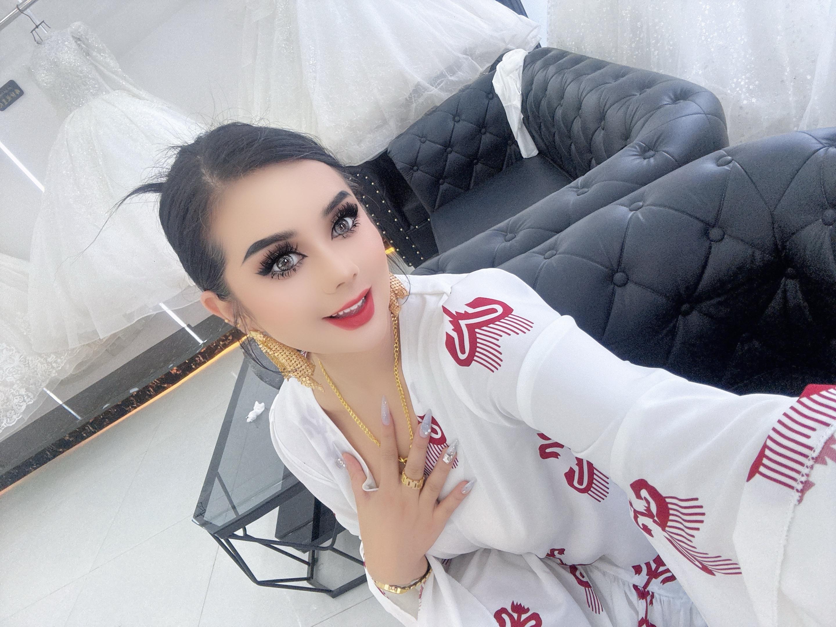 بەدەلسىز مۇھەببەتكە ئېرىشىشنى ئويلى...