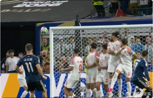 🚨 半场0-2！阿根廷重拳出击踢疯了！潘帕斯雄鹰无情碾压约旦，这进攻直接把悬念