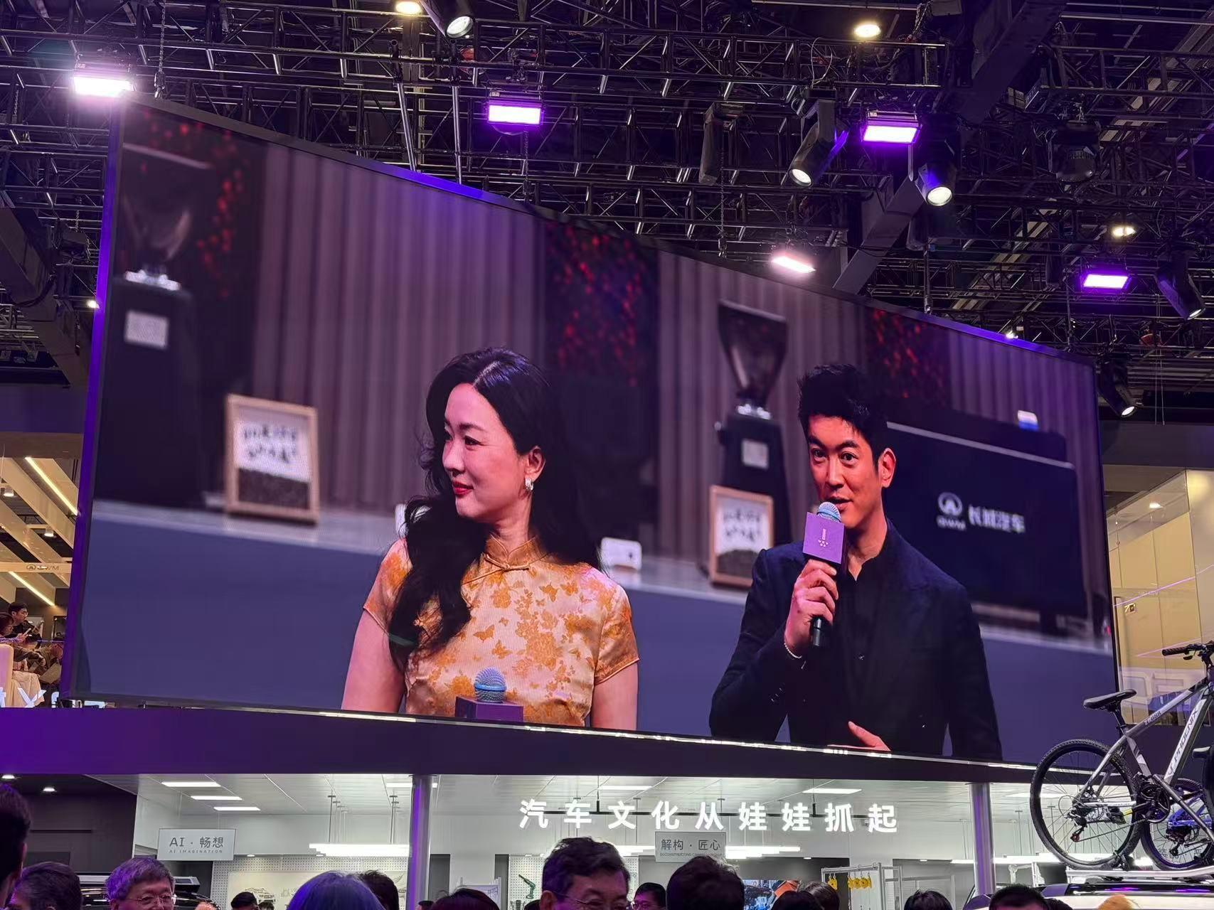 魏牌展台请了霍思燕和杜江，喜欢杜江的硬汉戏！2026北京车展