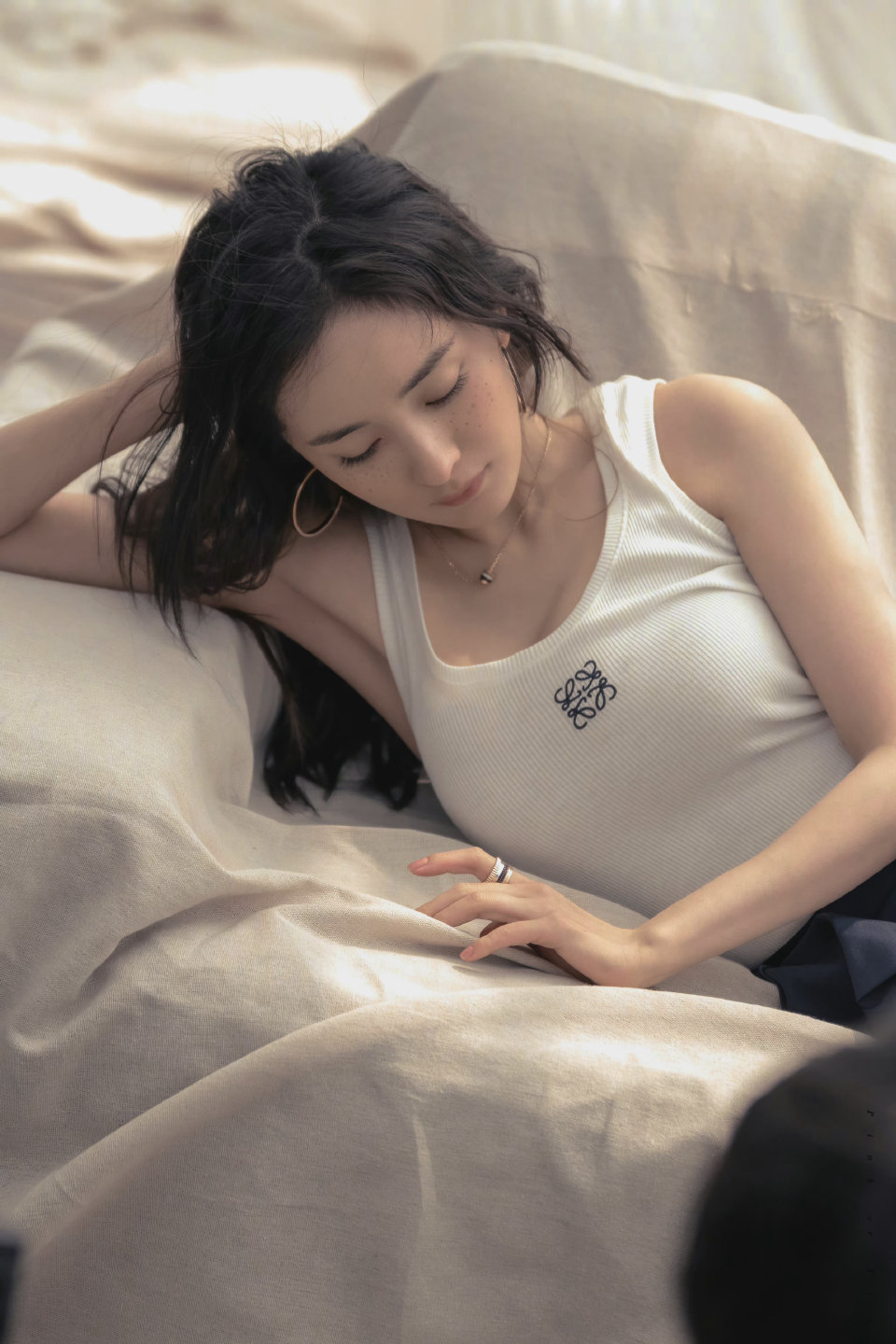 杨幂，居家慵懒氛围感写真 ​​​