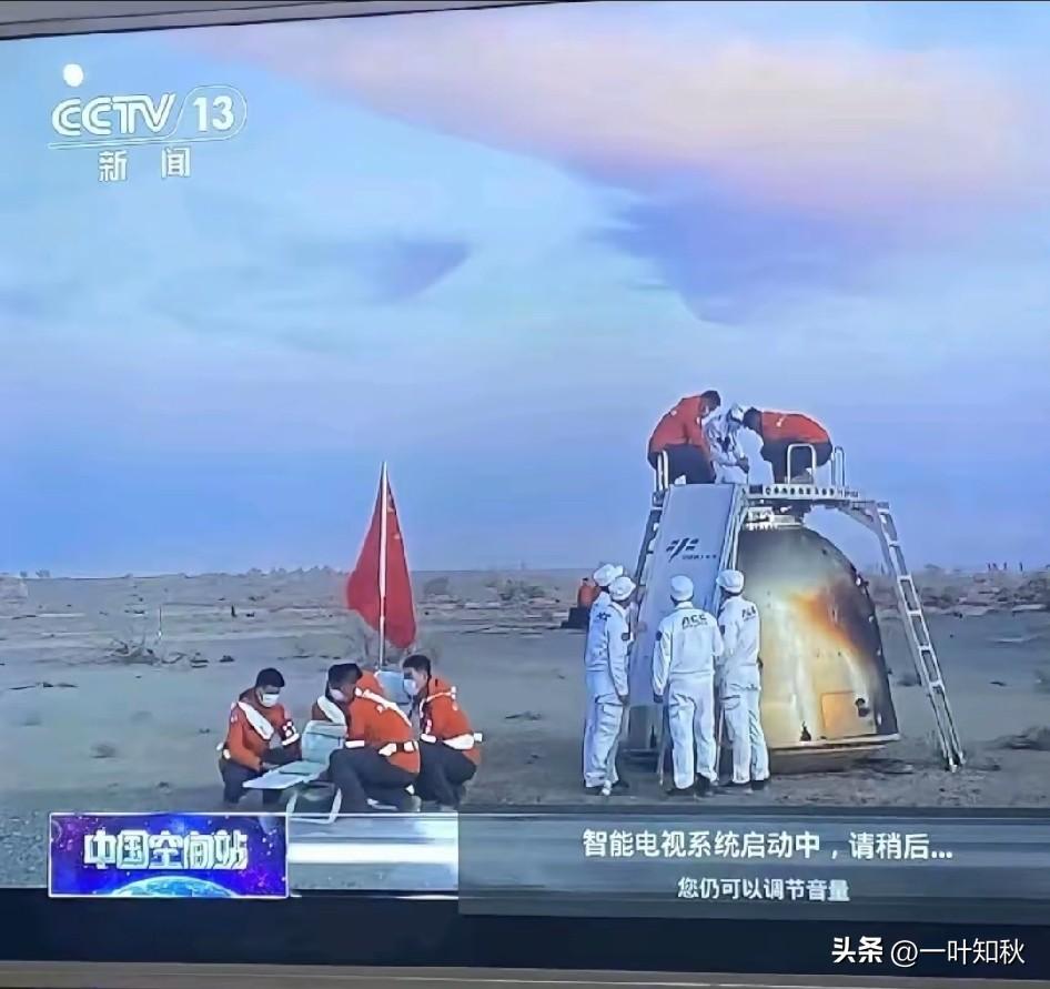 安全生产不能忘。地面人员身背安全带防护意识很强，做得很好[赞]。而高处作业人员没