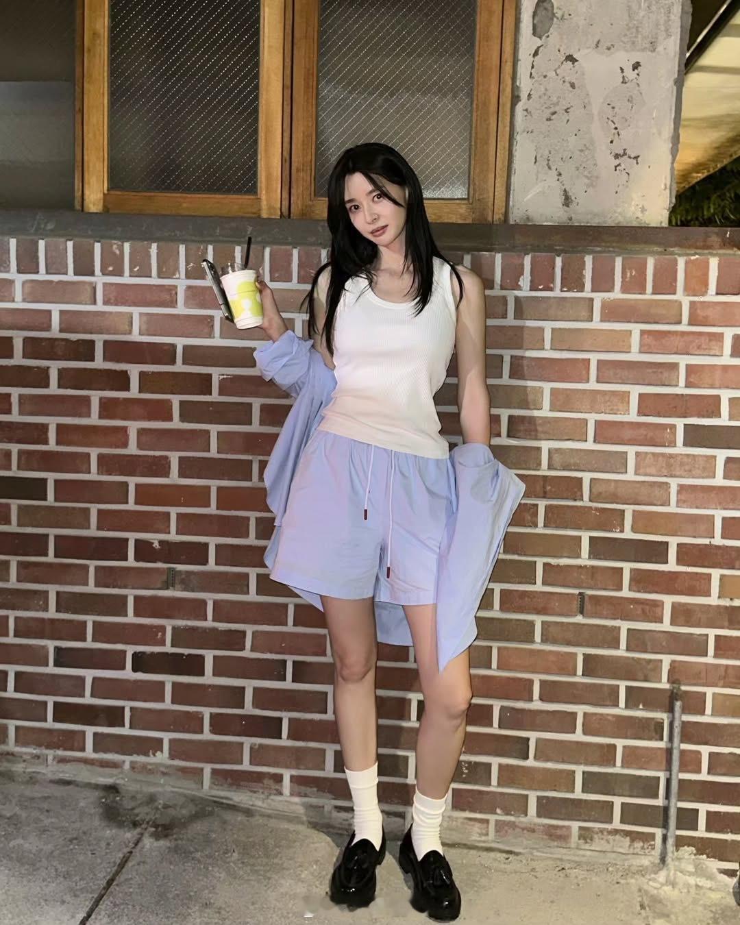 近期的权娜拉 ​​​
