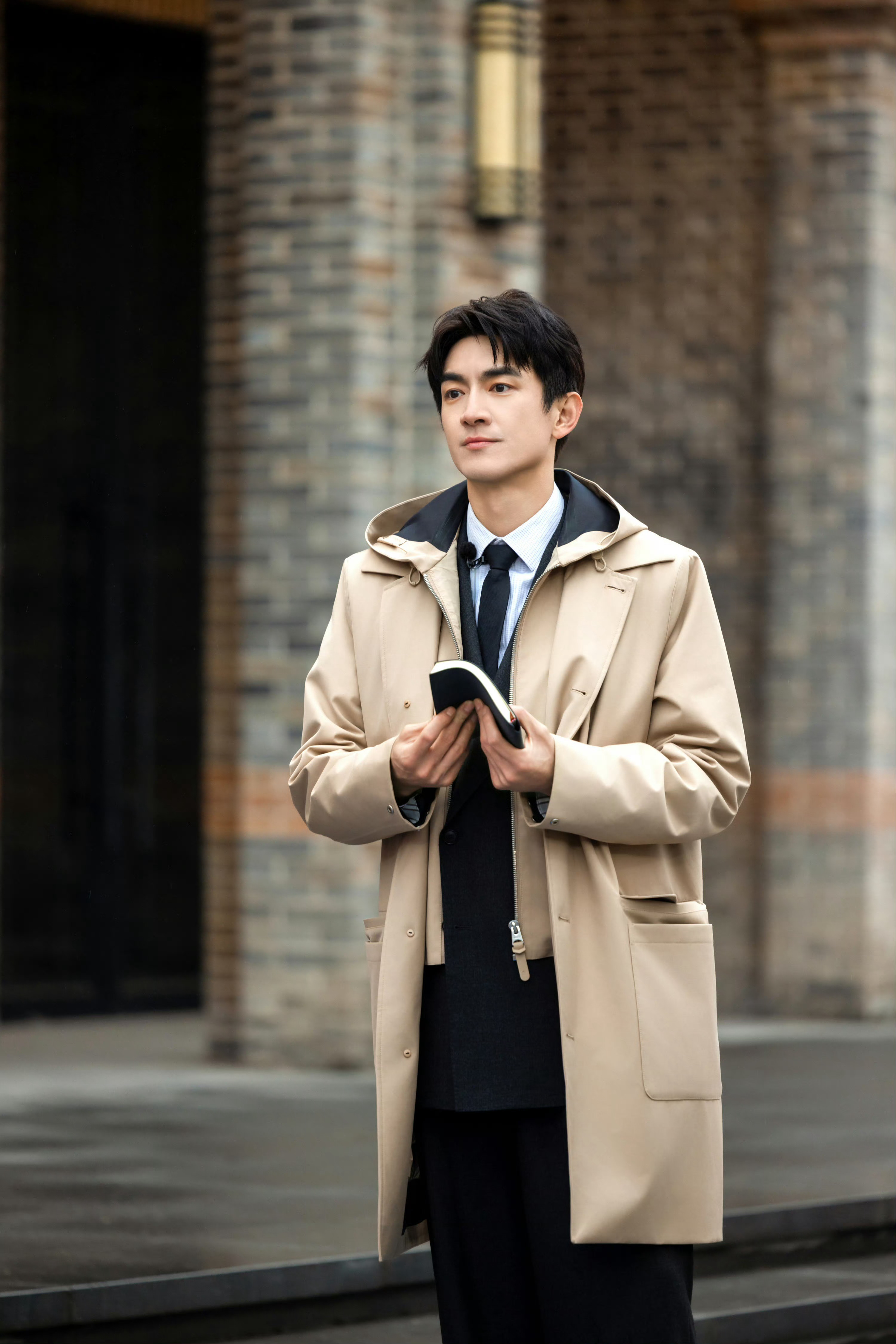 当林更新的朋友确实幸福感满满，他从没有明星架子，待人真诚又实在。会陪你蹲路边撸串