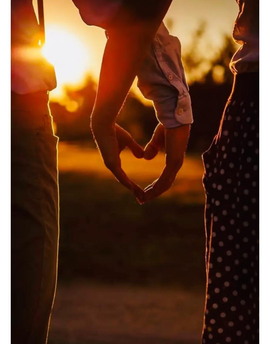 两口子过日子
 最能拴住人心的
是每天晚上
那十几分钟的“卧谈会”
 
把手机往