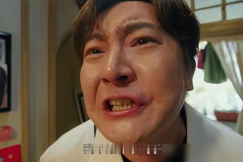 《迷墙》实在搞不懂，导演为什么要让余鸣的台词用方言呢。
这部剧余敏一家堪称方言大