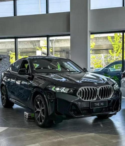 2026 款宝马 X6 上市，轿跑 SUV 的鼻祖又一次年度改款。V8 版本动力