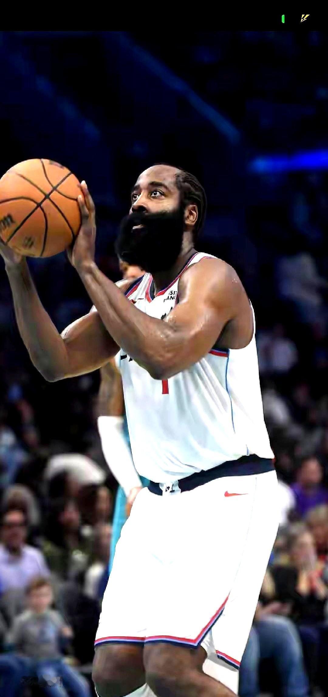 说句扎心的话，
当哈登的三万分里程碑近在眼前，
世人记住的，却多半是他季后赛拉胯