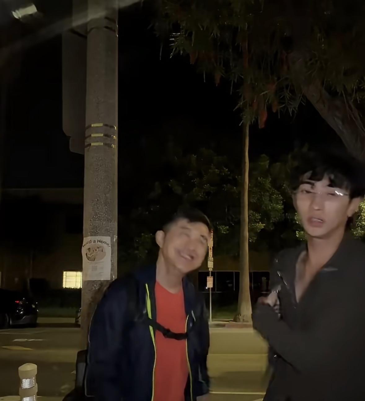 庾澄庆：你又瞎拍什么，这舞我都看不懂。
恩利：爸，配合一下，这是我新歌的宣传视频