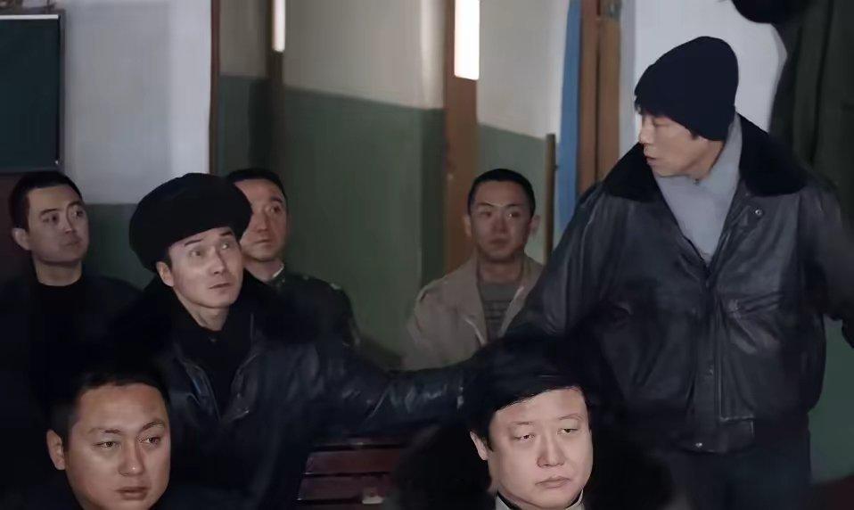《我是刑警》谢厅长当着省厅下来的人，把总结经验分享的挣表现机会给了秦川，秦川的反
