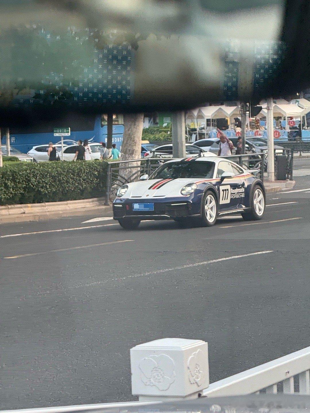 偶遇达喀尔 真帅啊！ ​​​