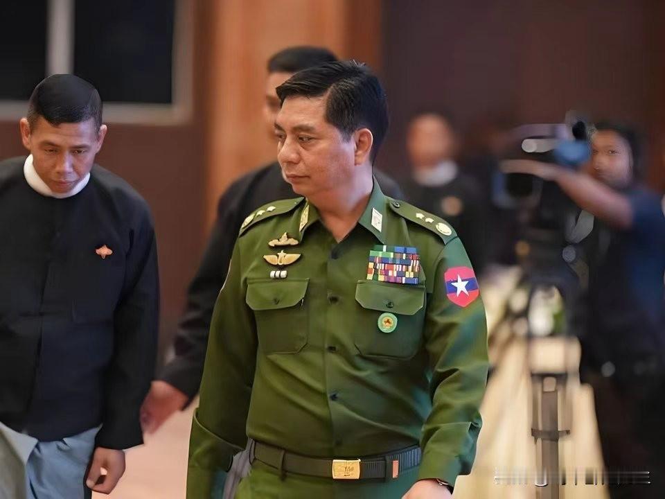 缅甸总统在联邦议会休会期间紧急任命哥哥乌上将为内政部部长的最新消息。据缅甸媒体2