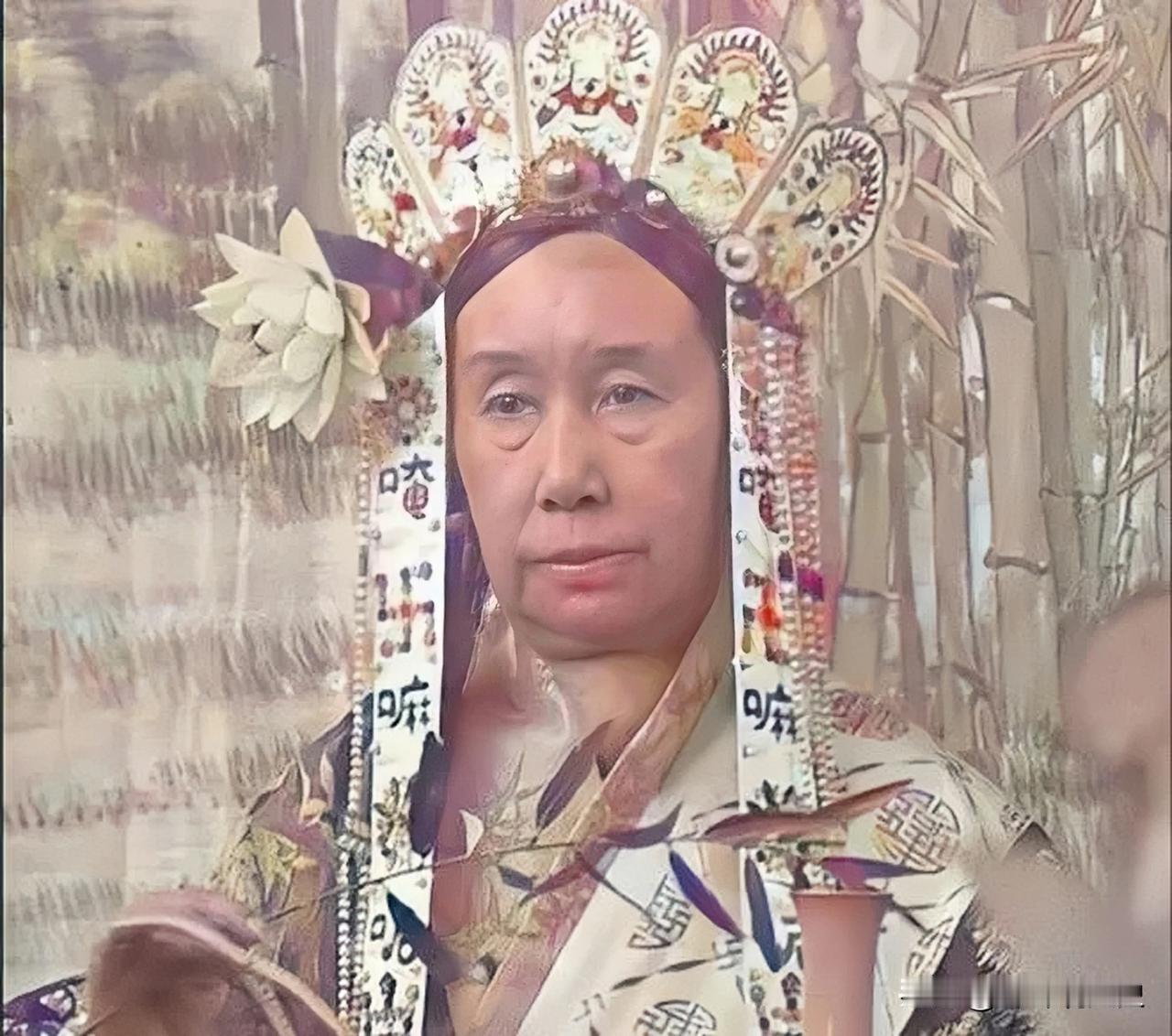 1895年，在慈禧太后60大寿的庆典上，一名外国摄影师为慈禧拍下了这张照片。然而