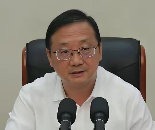 官当这么大，还贪这点小便宜？

西安原人大主任韩松被双开法办，这官当到这份上，贪