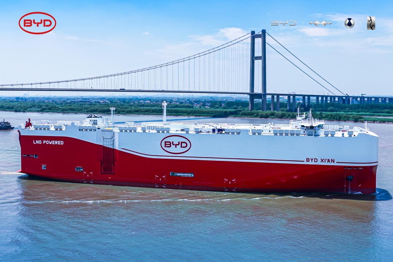全球最大LNG双燃料汽车运输船
比亚迪“西安号”顺利启航
“国船国造，国车国运”