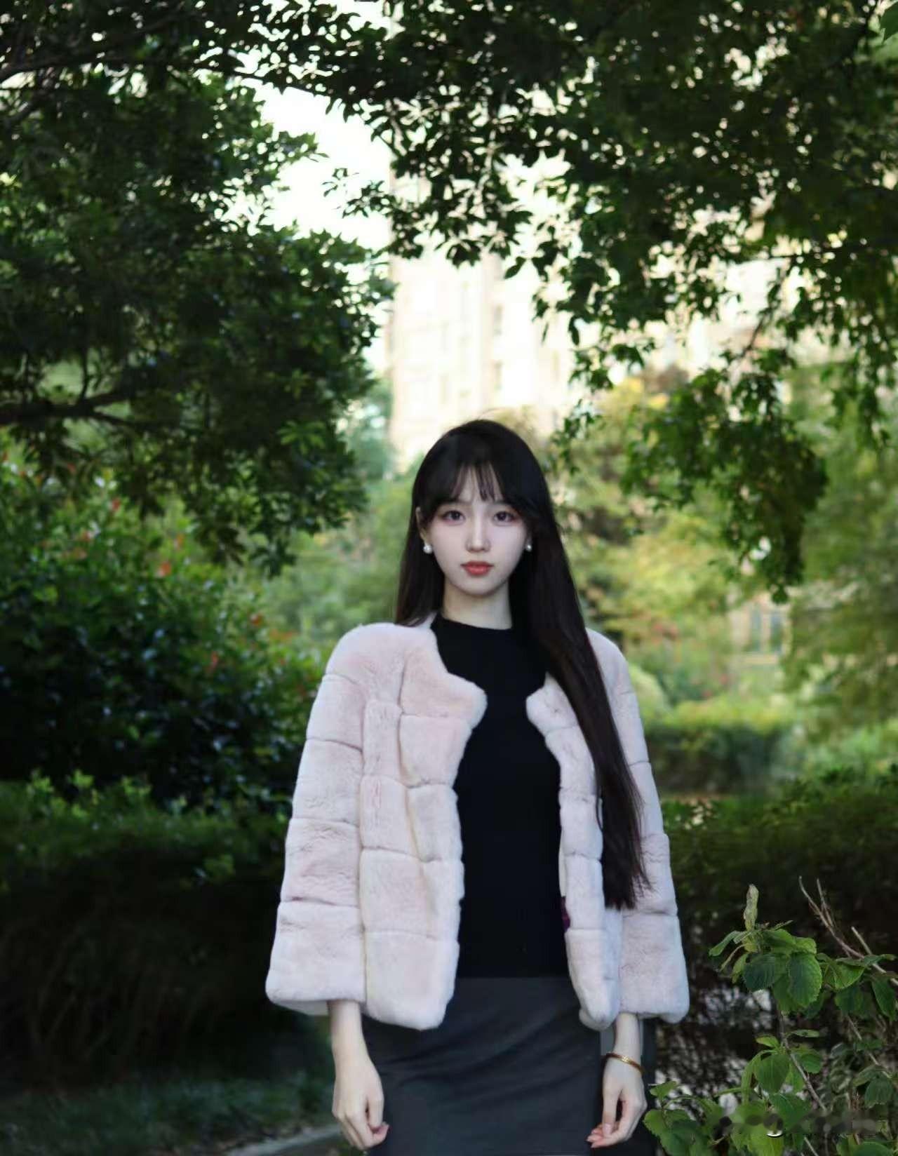 公司员工客串模特，这件皮草卖的超好。公司里的小插曲 客串风格