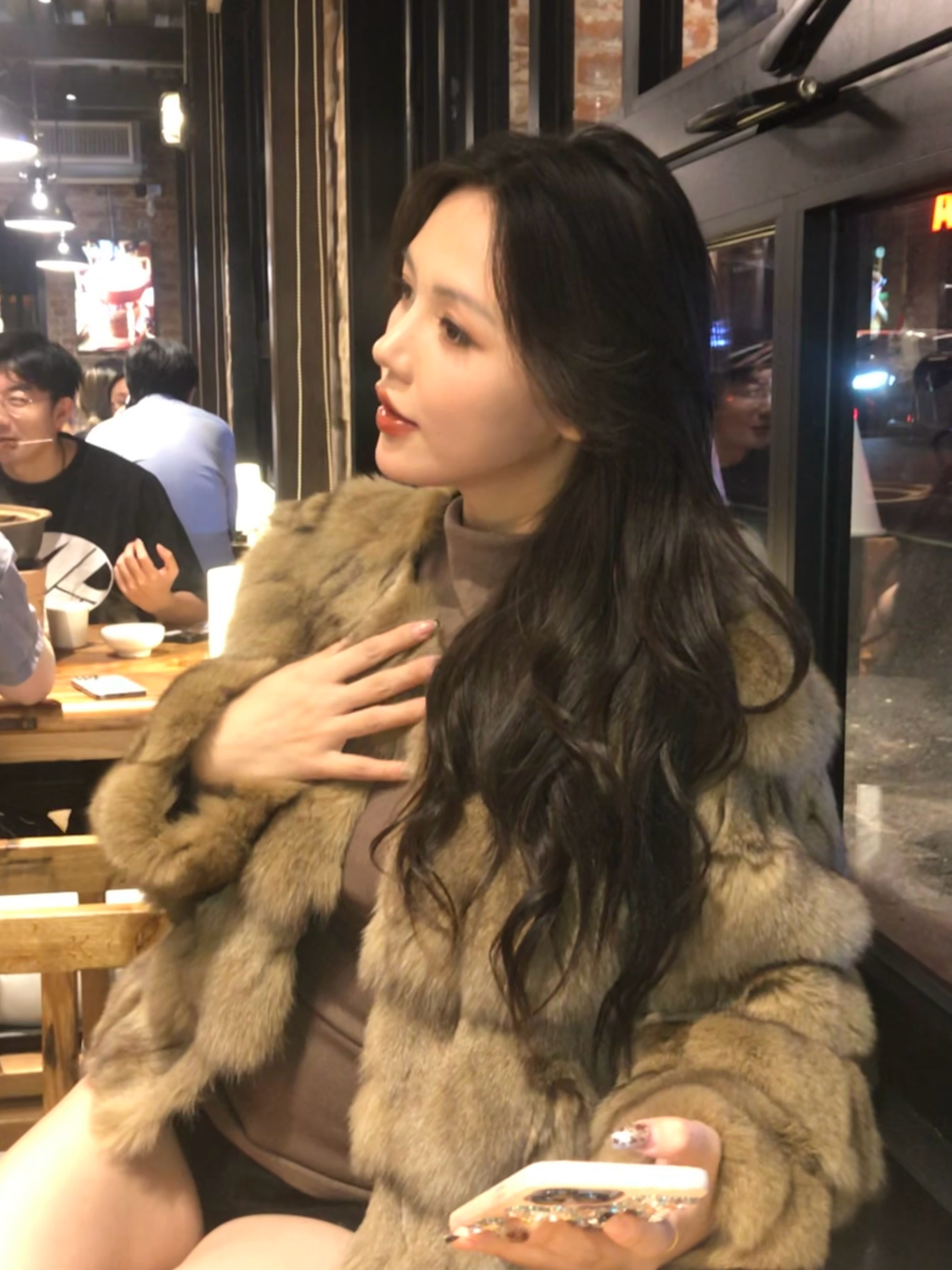 十一月是非常忙碌的一个月 抽空去do了脸 还开启了我的抖子卖衣服的小副业（虽说直