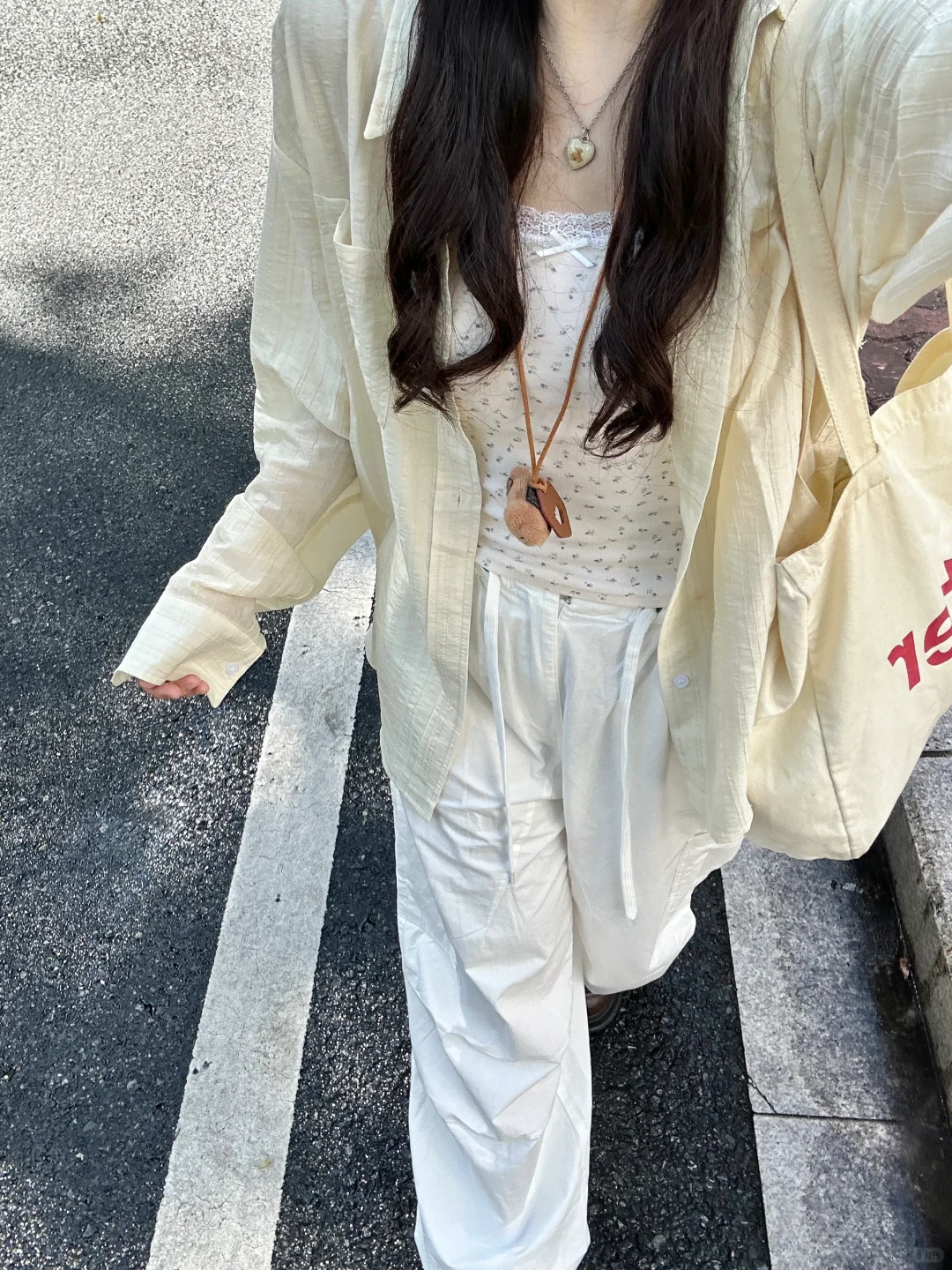 Bm碎花吊带叠奶黄衬衫～