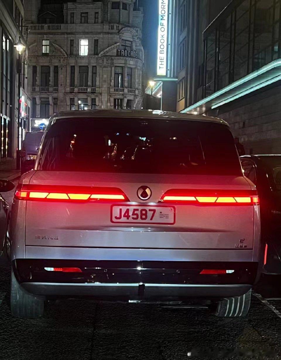 N9这个尾灯比Z9的还好看啊这么看来 也是走的低趴风格我很喜欢 ​​​