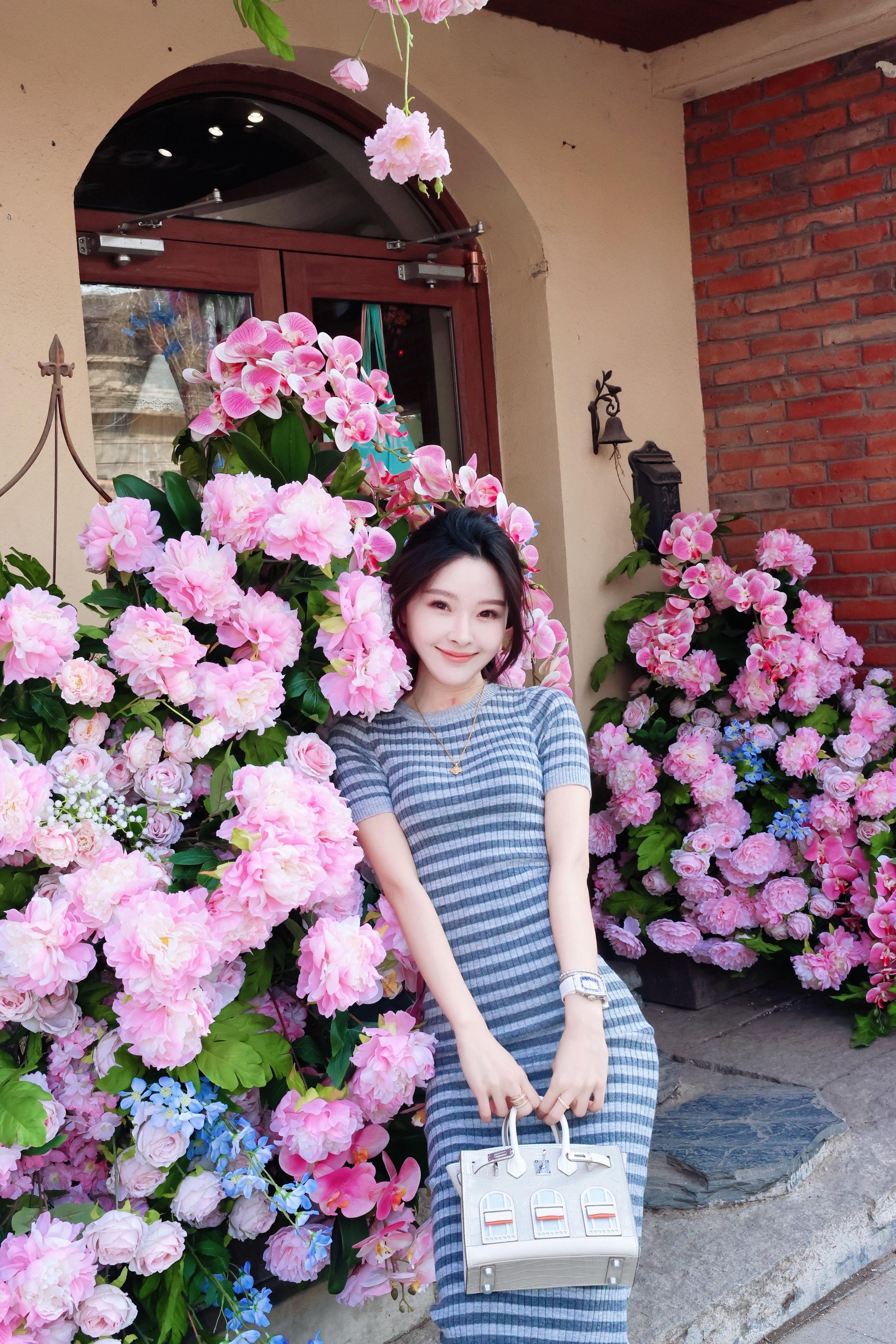 风很温柔 花很浪漫 你很特别 我很喜欢。🌸