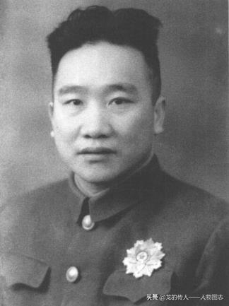 这是段苏权一生中惟一一张佩戴勋章的照片。这不仅因为他忠实地履行了国际主义义务，更