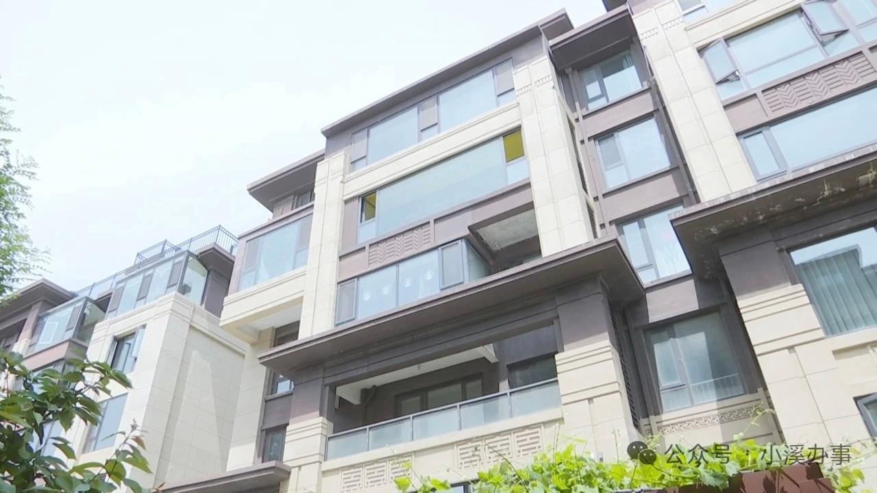 泰安一小区一楼违规砸墙开门 五楼房屋现十余条裂缝引纠纷
 
山东泰安国悦府小区五