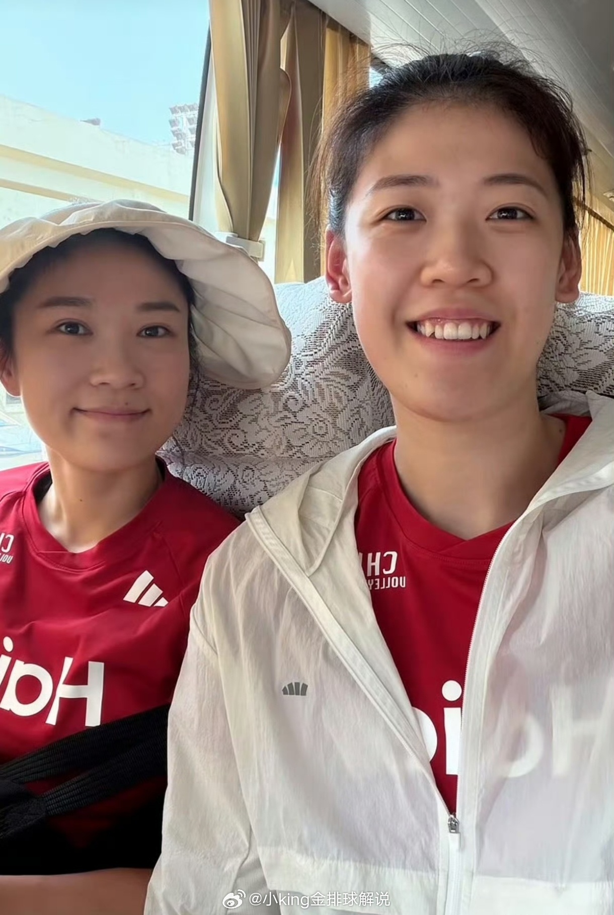 大巴自拍打卡🤳🏻训练加载中🏐李盈莹 更新自己的社交动态。中国女排