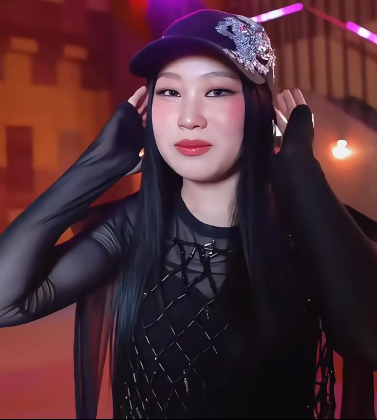 小沈阳女儿终于有个高清版本视频采访了
之前看这姑娘舞台，不知什么原因，总有种“雾