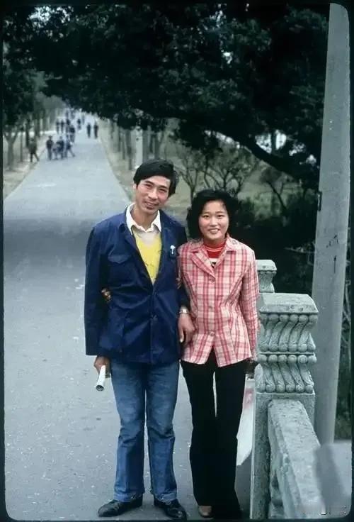 卖妻之后的感情纠
被买卖的婚姻与意外的情感转折
 
在八十年代，四川的小山村，贫