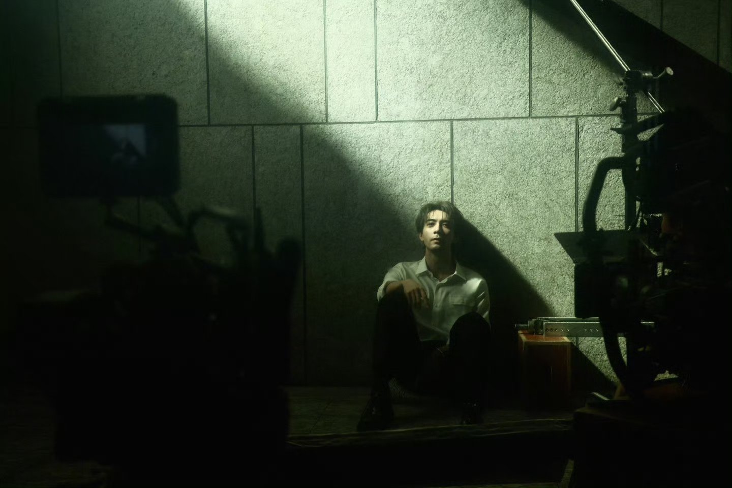 陈星旭工作室找不到陈星旭了 枭起青壤今晚剧中炎拓被林喜柔发现他亲生母亲的日记，于