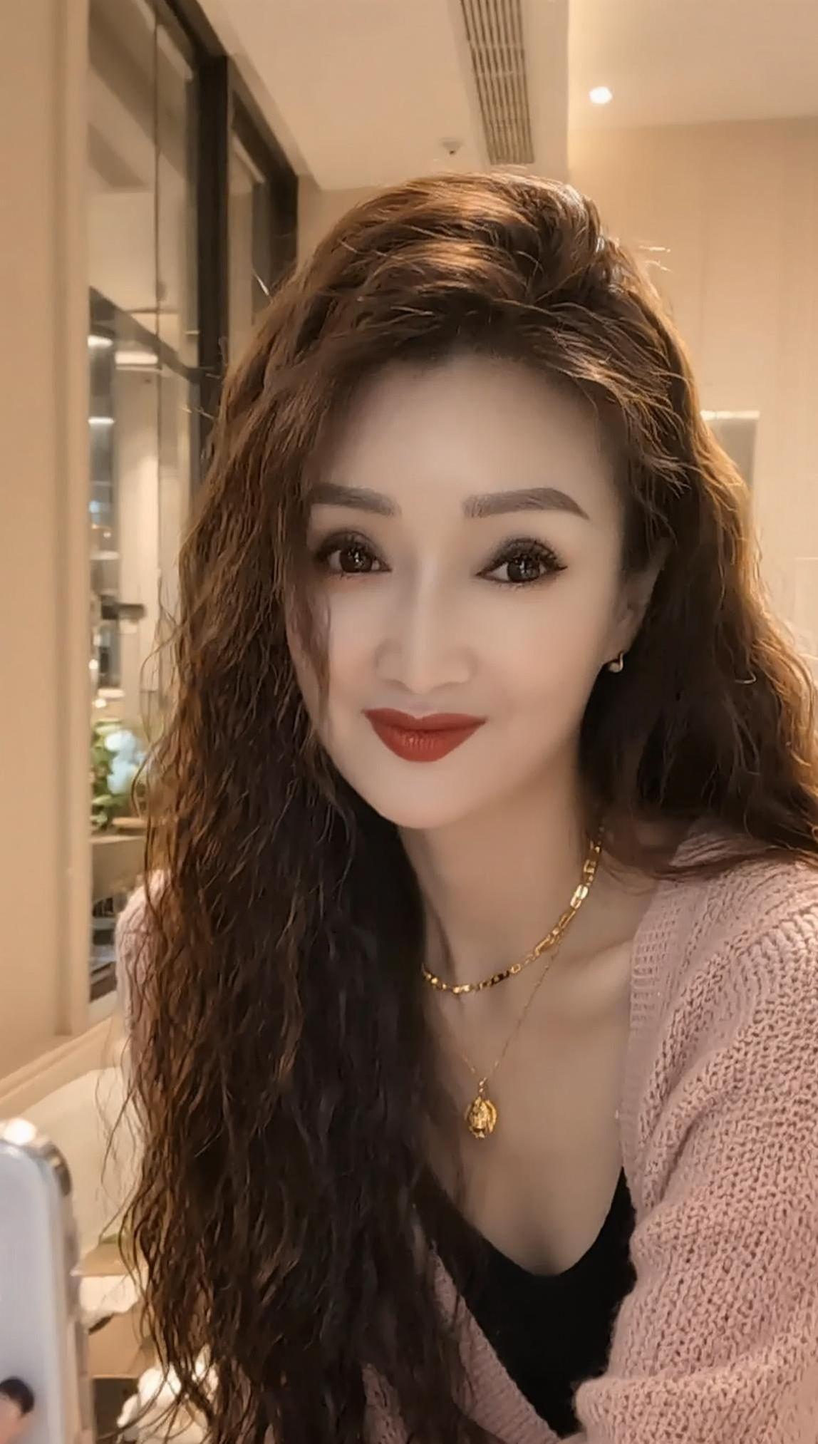 AI暖光生活照    情感