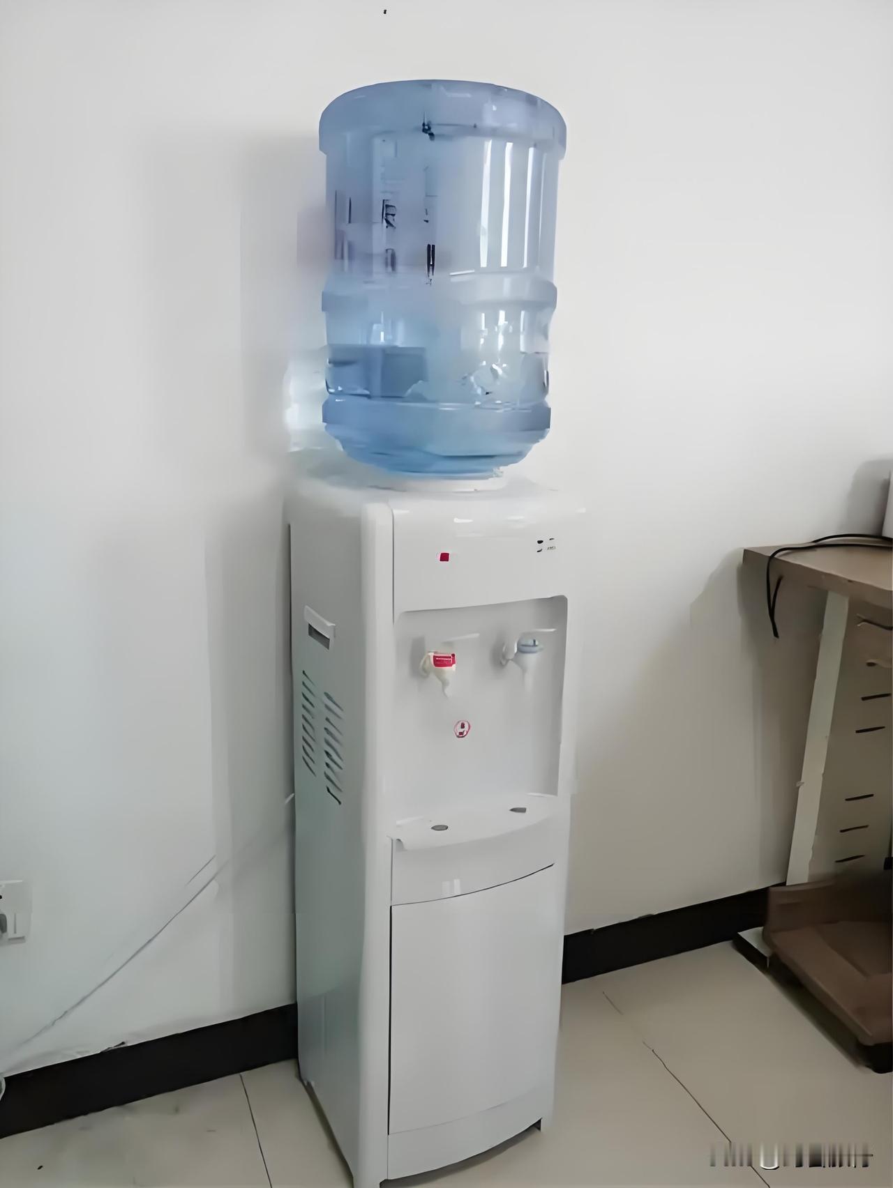 你说怪不怪！喝了几年的桶装水，发现被“忽悠”了！反而央视说的烧开法更省心。
 