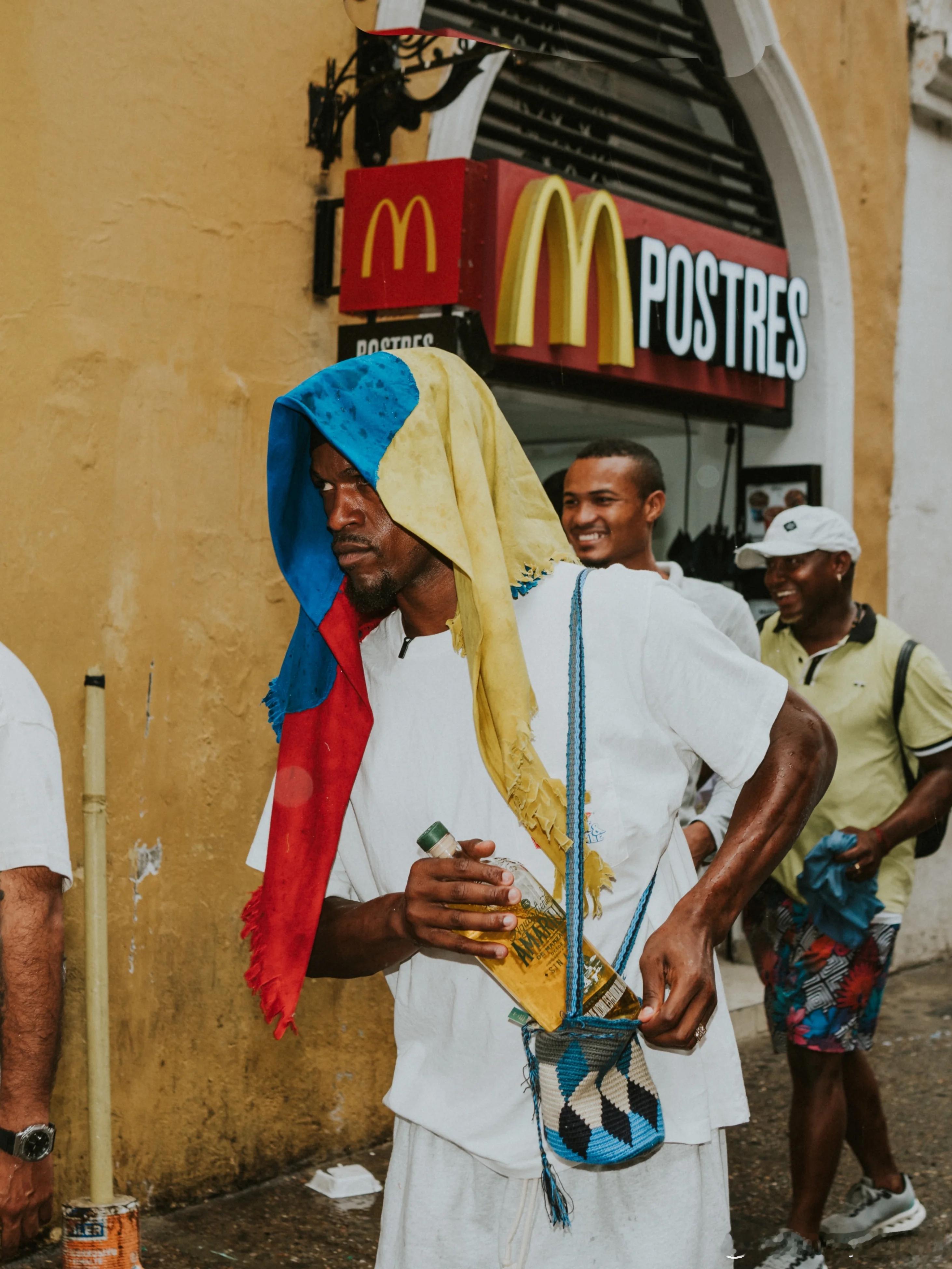 hanging with my guy in Cartagena 🇨🇴金州勇
