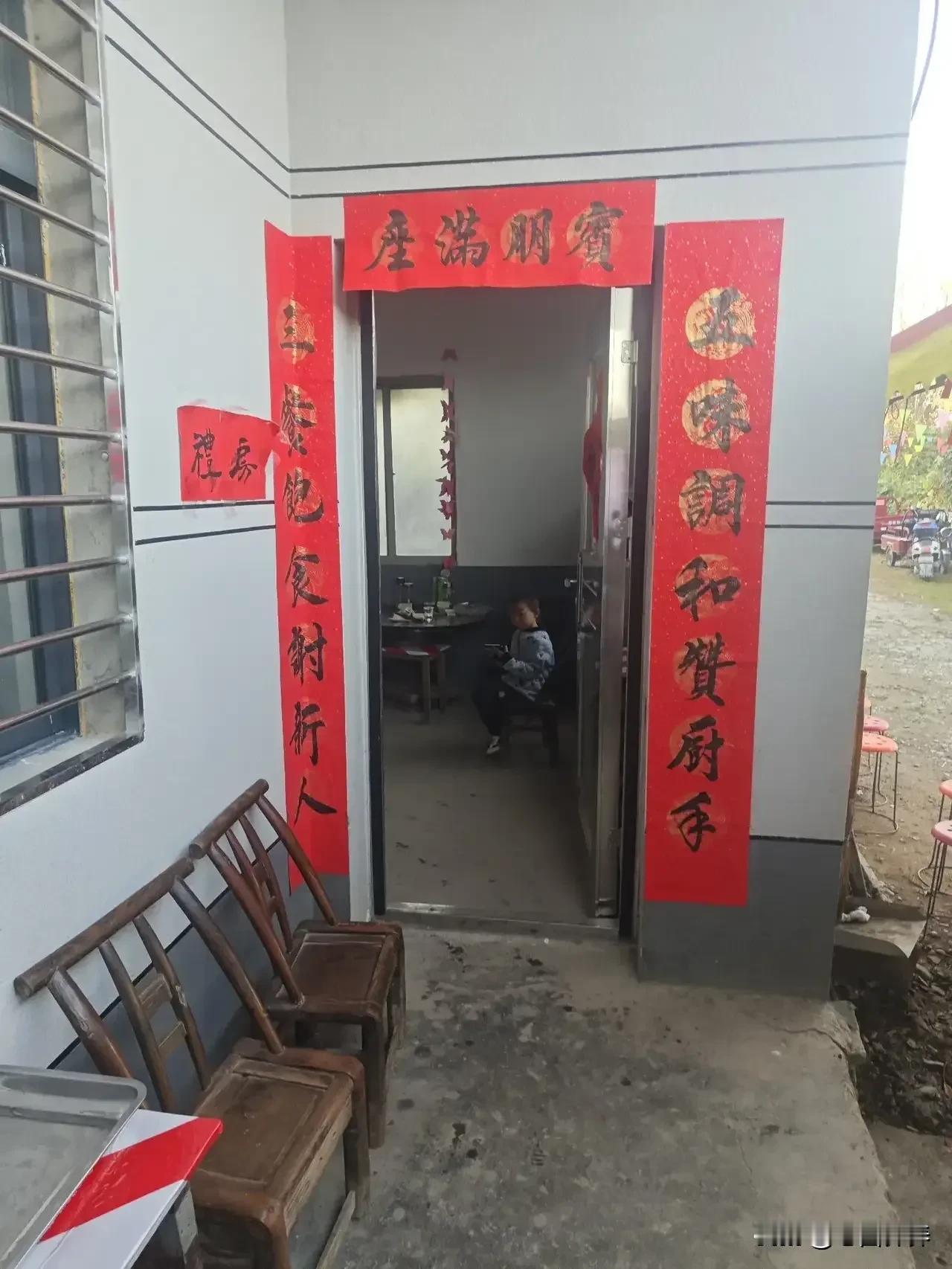 文笔挑战，本上下联都是原创，诚邀各位文友前来对上联。

下联:五味调和夸大厨
上