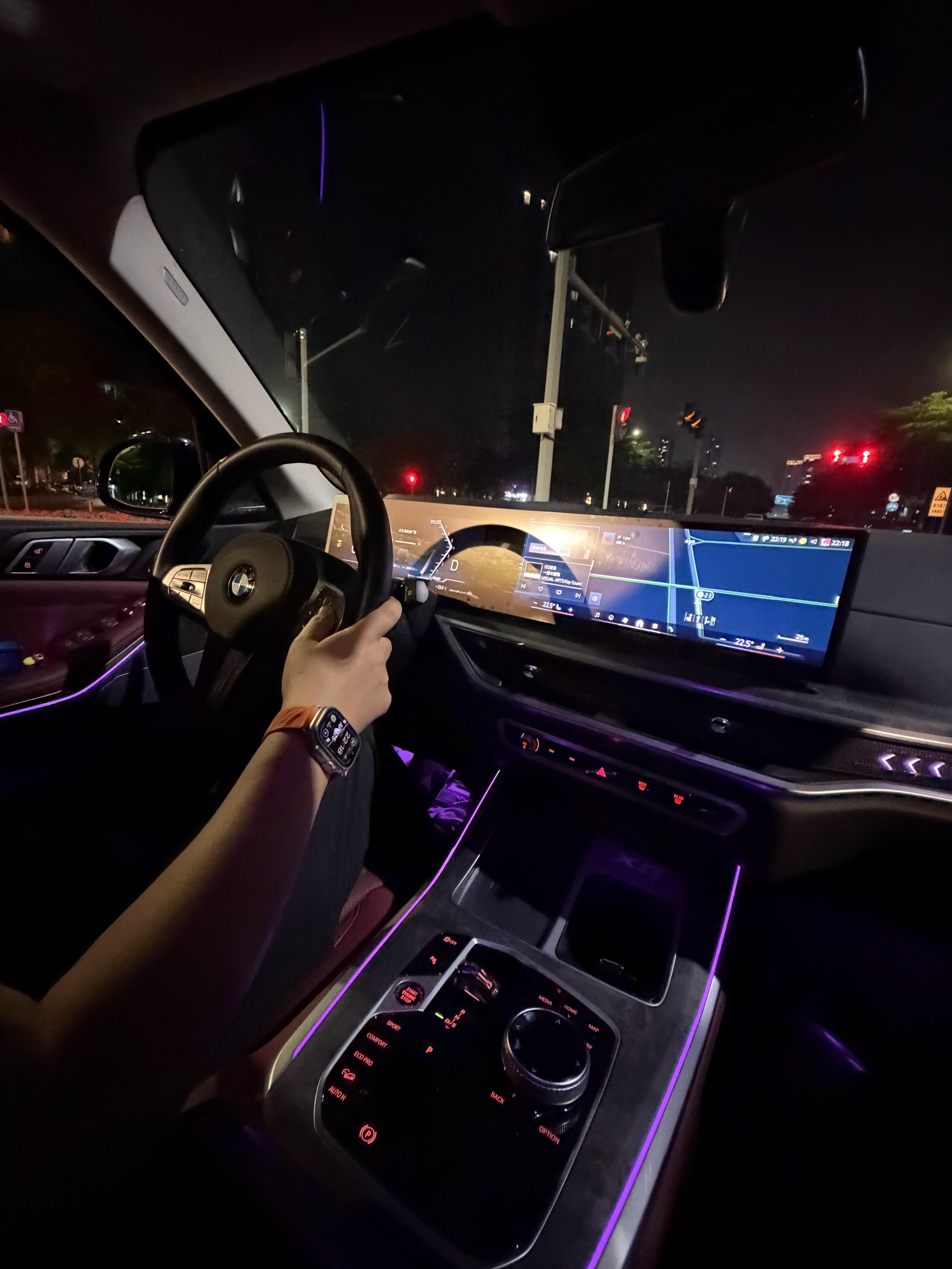 深夜试个车，宝马X5的机械素质确实很高。油车SUV，宝马X5绝对是标杆。明天迎来