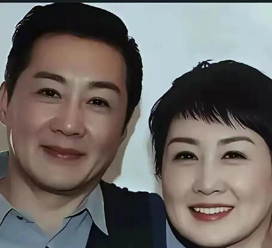 这是我见过张凯丽最漂亮的一张照片。眉眼如画，笑靥如花，虽然不是很漂亮的，但她的气