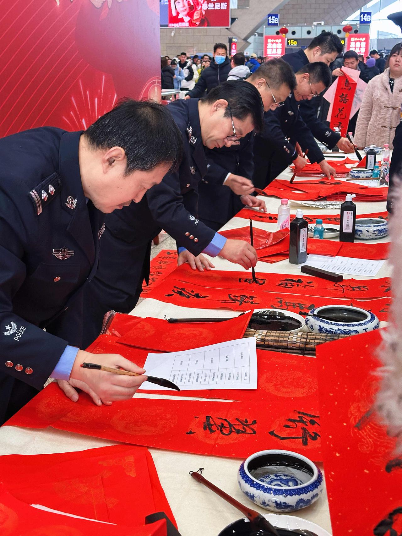 🏮小年快乐～

石家庄铁警给您送福啦🧧

今天上午是北方人的小年，今天乘坐火