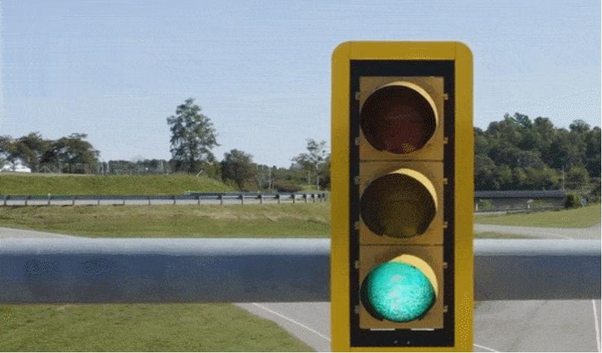 @在岸人民币兑美元升破7.01元关口12月25日，在岸人民币兑美元升破7.01关