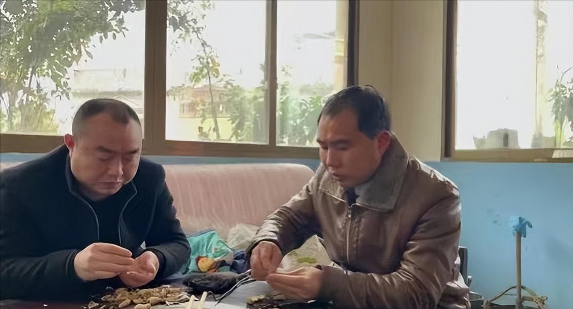 7月19日，家住南阳市社旗县的张保全被一个视频吸引，视频中的男子跟自己长得也太像