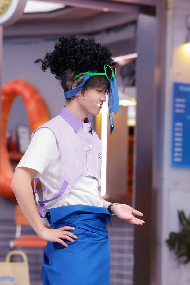 王星越李昊这误会大了王星越差点就把脸递过去了谁能料到交接环节爆出爆笑名场面😂李