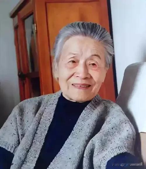 杨绛icon先生说：“这个世界上从来没有感同身受，你可以消沉，也可以抱怨，甚至可