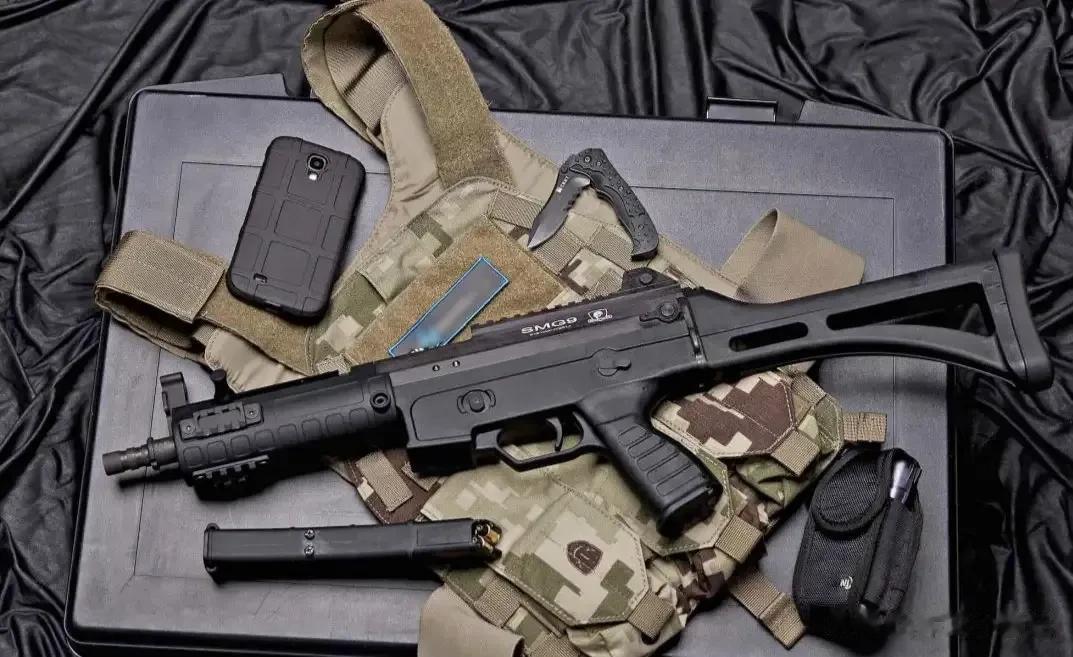  重庆建设工业(集团)有限责任公司生产的SDM SMG9半自动微型冲锋枪 双排供