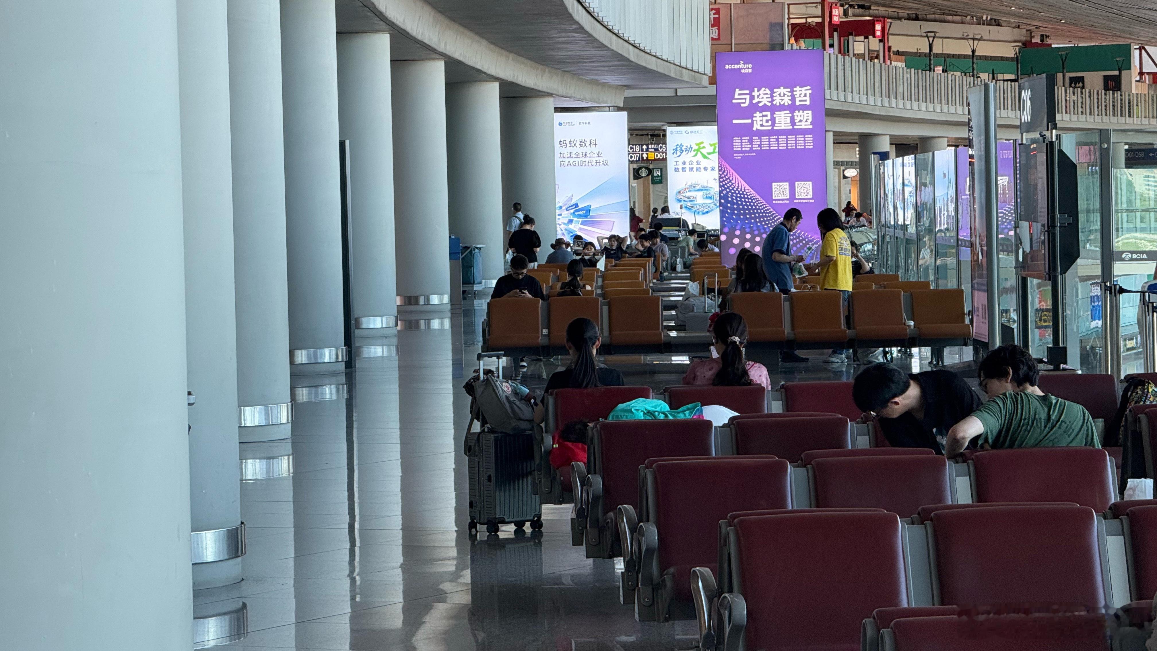 北京首都国际机场T3航站楼。走过了老机位，还是勉强拍了一张新照片。 北京·首都机