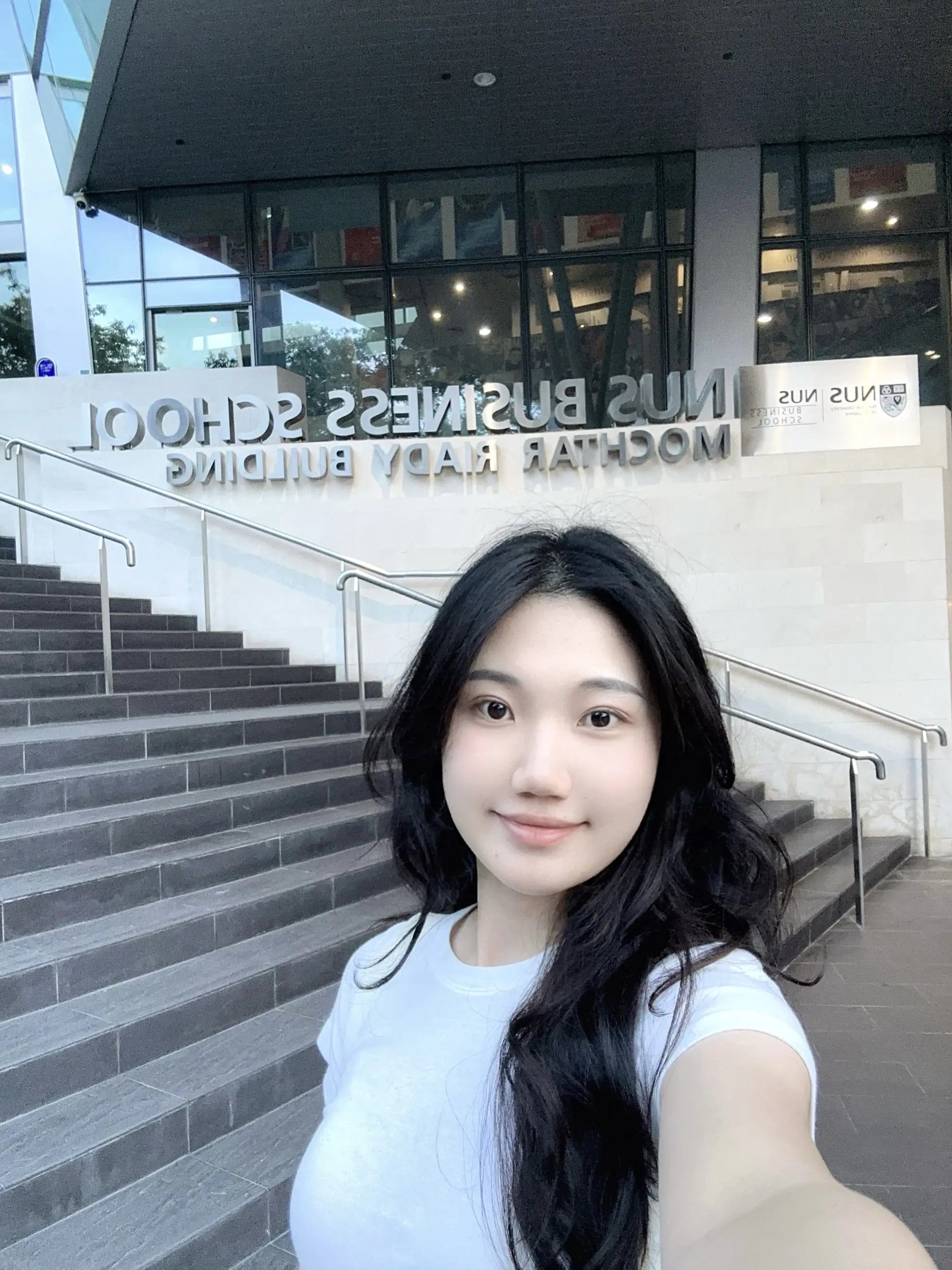 这到底是为什么。一到新加坡就肿 其实体重无变化 空气里是有膨大剂吗