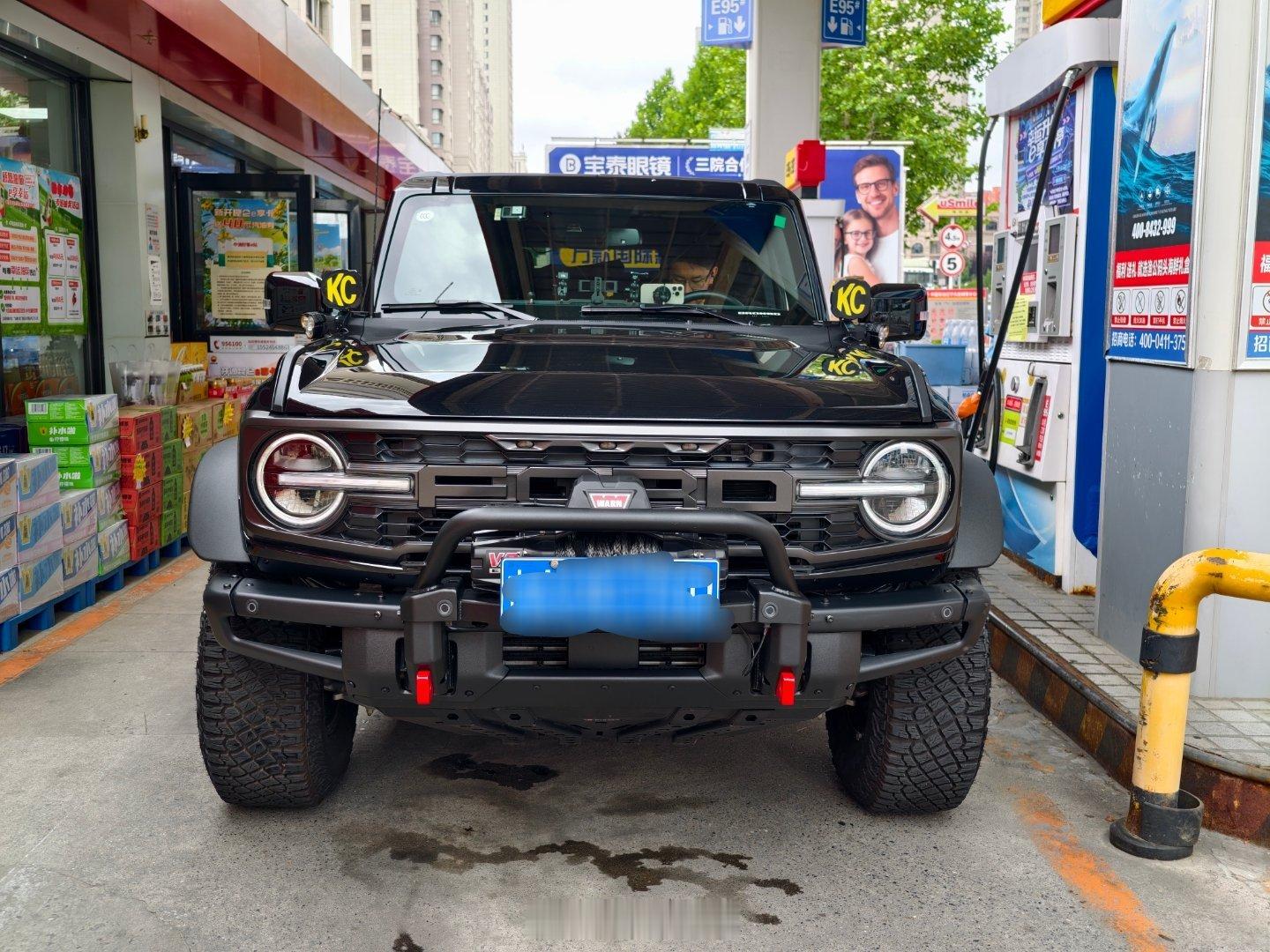 这几天都在坐大哥借我们的车，烈马给人的感觉真就是硬汉，非常帅气还很高，还能拆棚敞