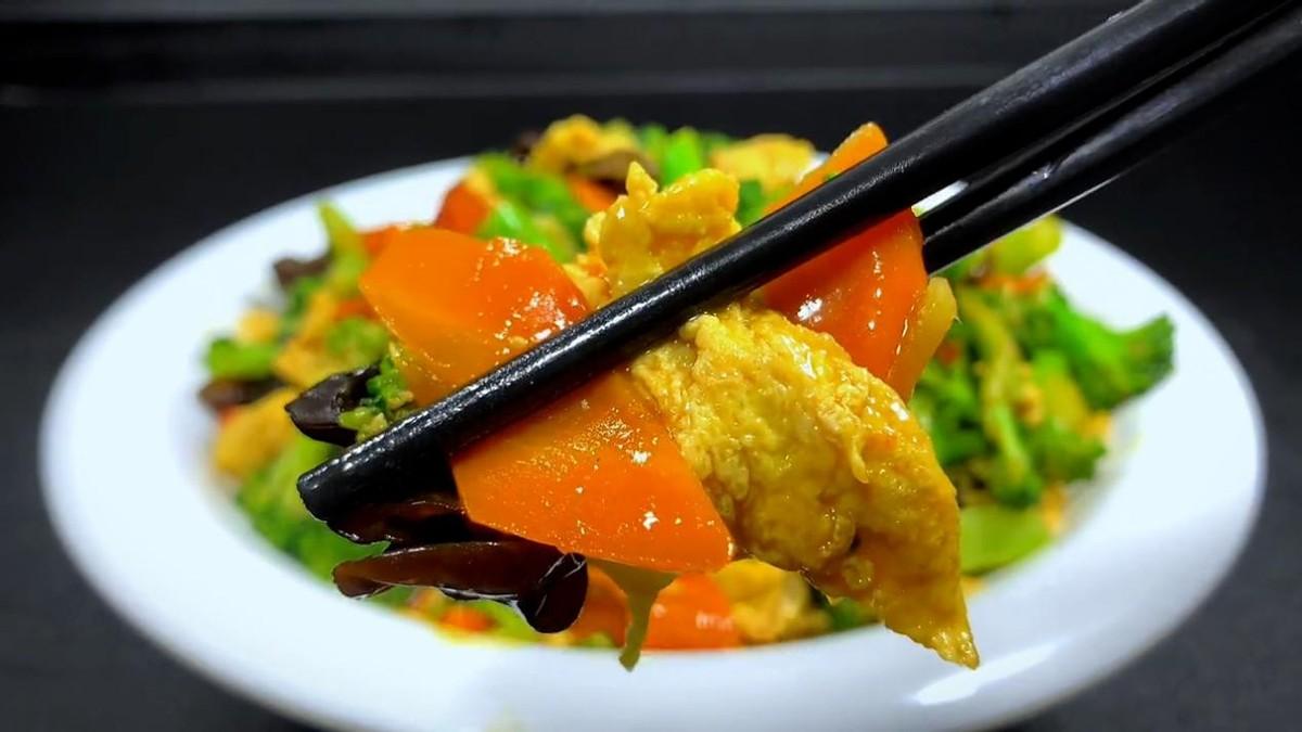 儿菜被称为“通便大王”，遇到使劲吃，清肠排毒，全身都舒坦
西兰花和儿菜被誉为“通