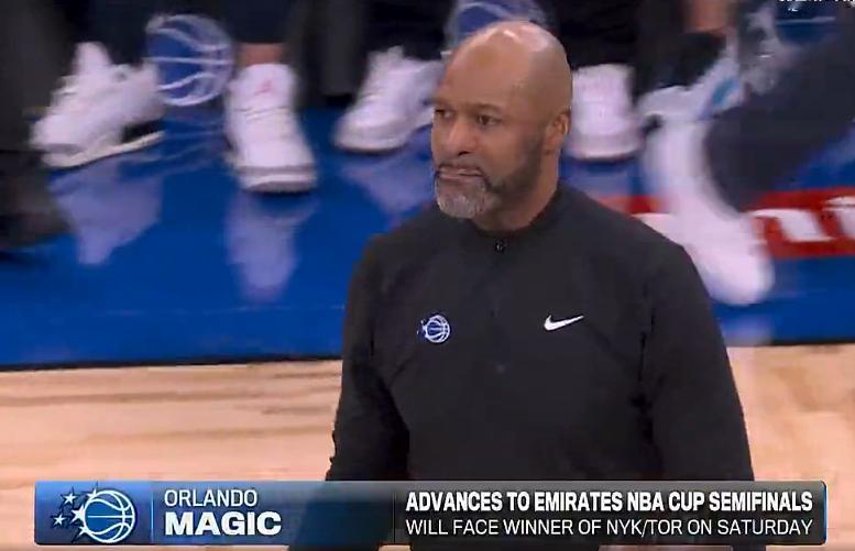 杯赛东部1/4决赛，魔术队主场117-108战胜热火晋级半决赛。贝恩23中14，