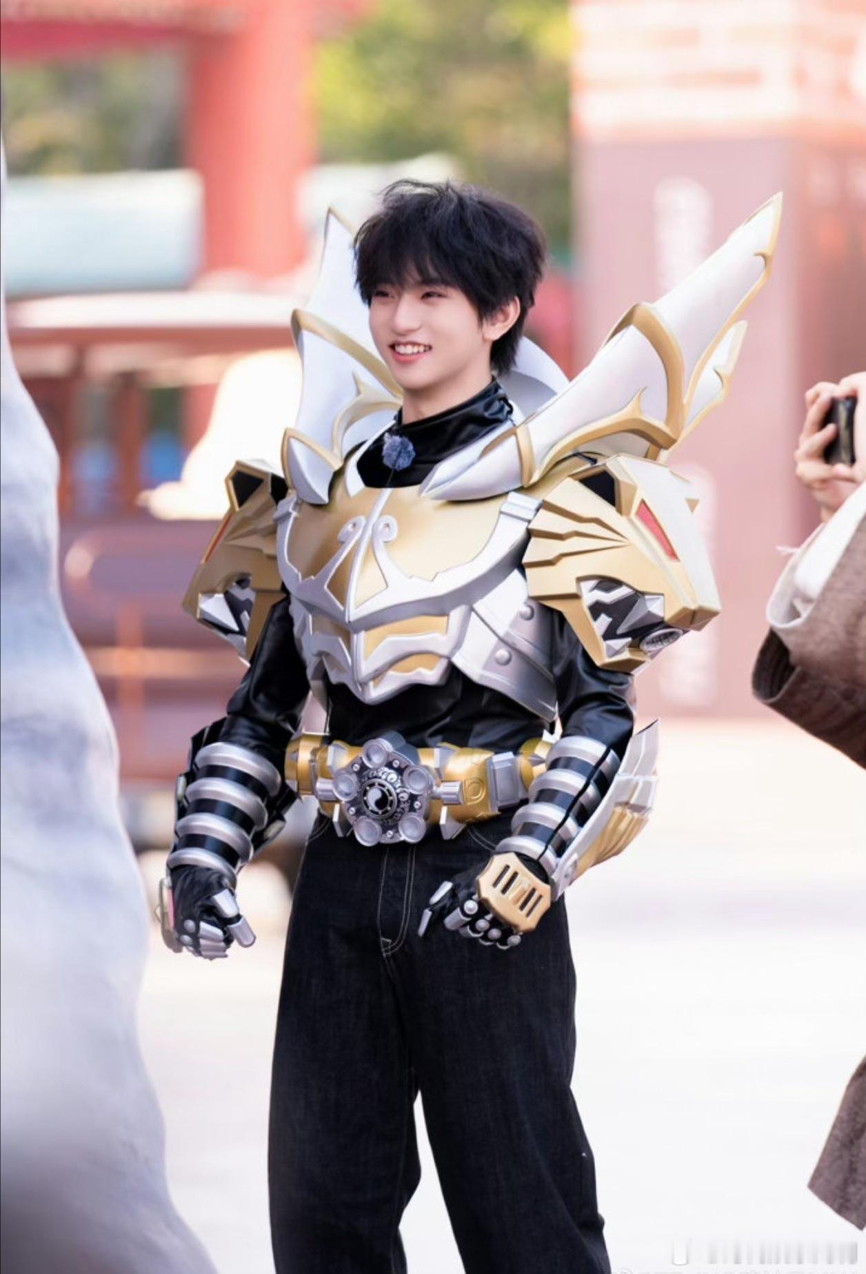 小穆放话：Bee疯糖不散伙！这疯癫日常我要看一辈子。穆祉丞说bee疯糖不杀青周五