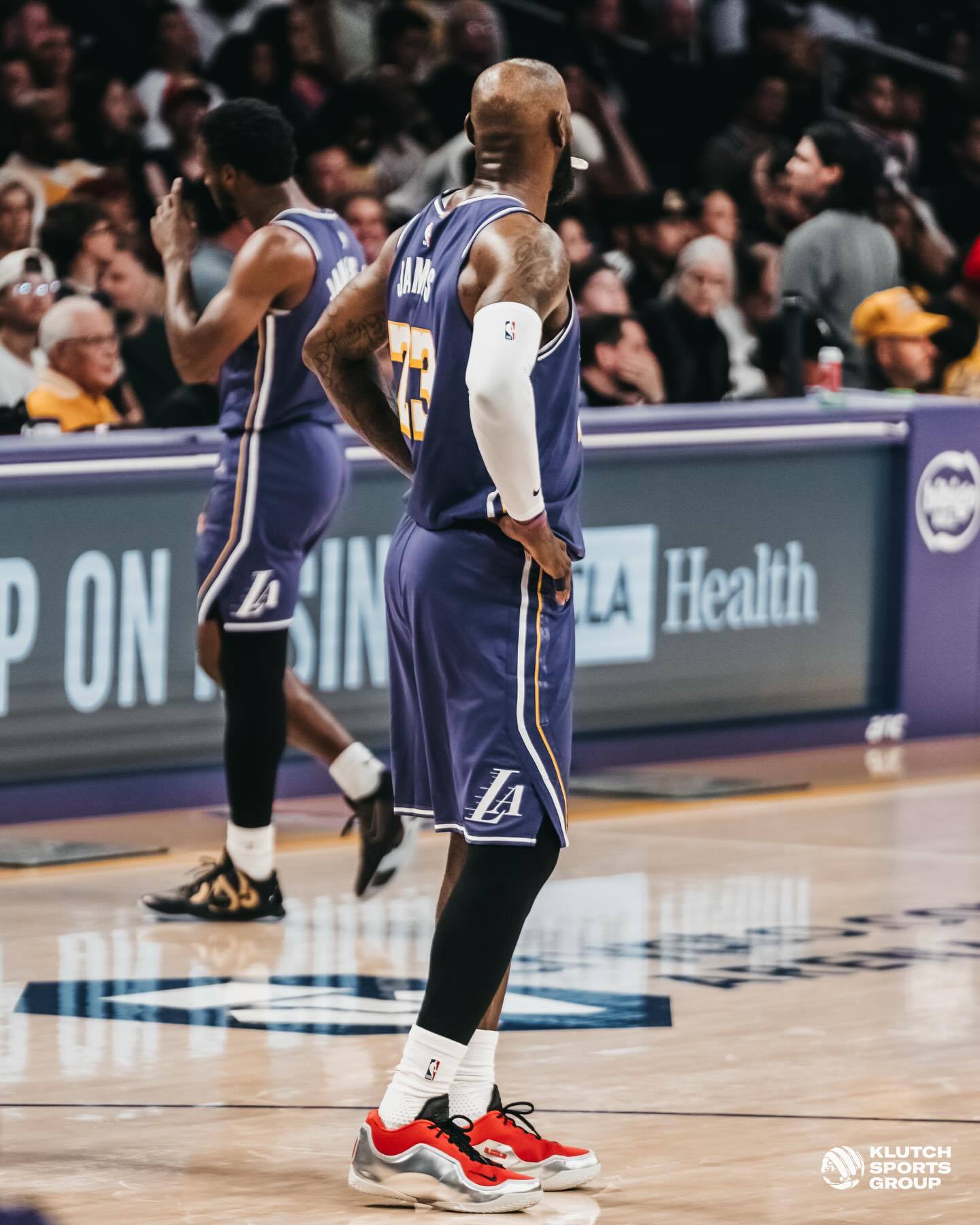 詹姆斯更新ins：BLESSED! 👑 