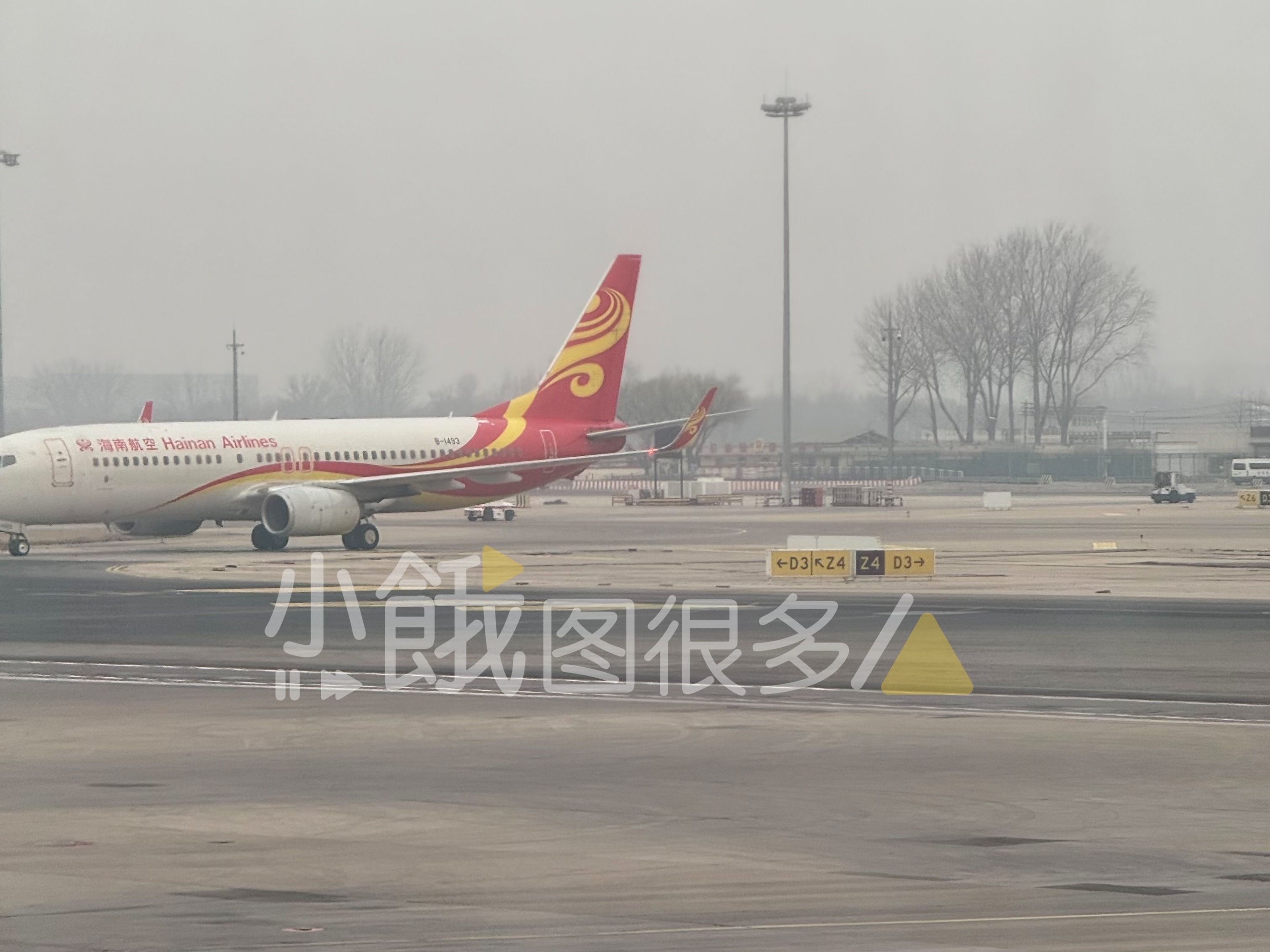 还好今天的摆渡车只是到卫星厅，登机还是有廊桥，要不然我都不知道怎么把我的箱子拎上